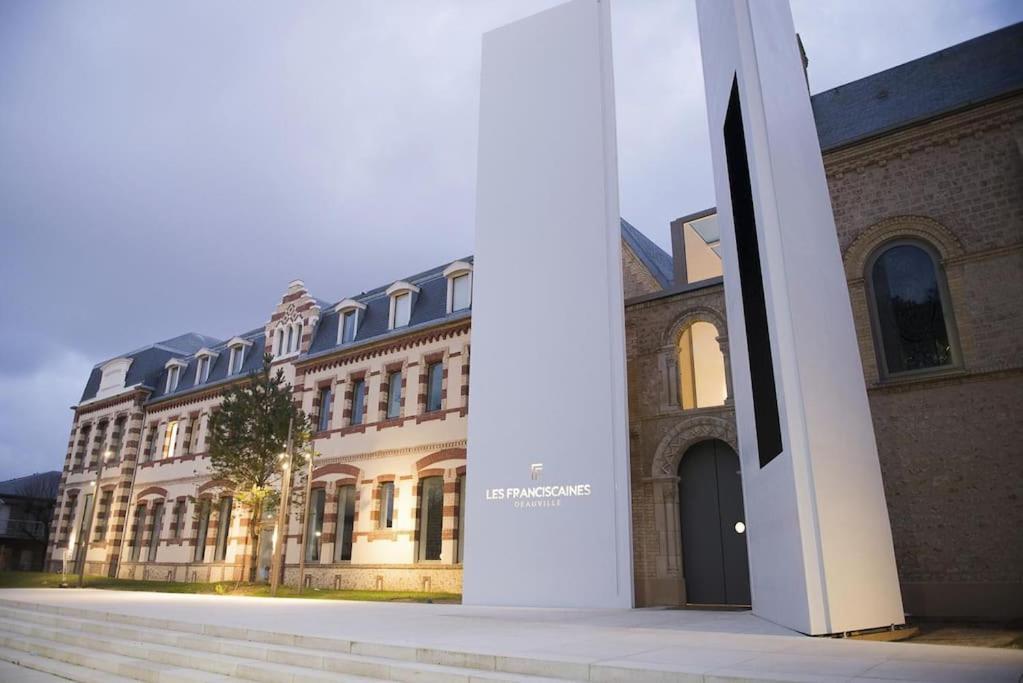 Le Cyrano, Deauville - App. T2 Proche De La Mer Luaran gambar
