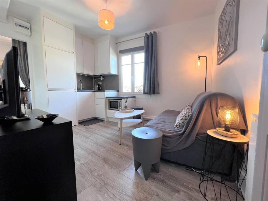 Le Cyrano, Deauville - App. T2 Proche De La Mer Luaran gambar